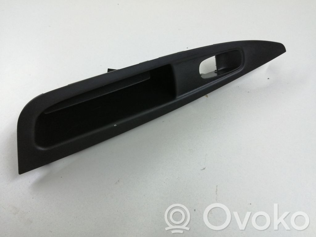 Nissan Qashqai Rear door window switch trim 