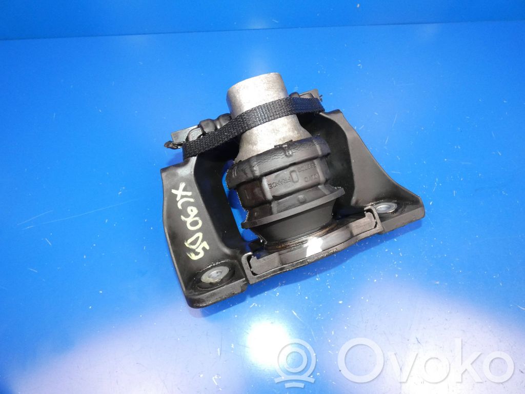 Volvo XC90 Engine mount bracket 