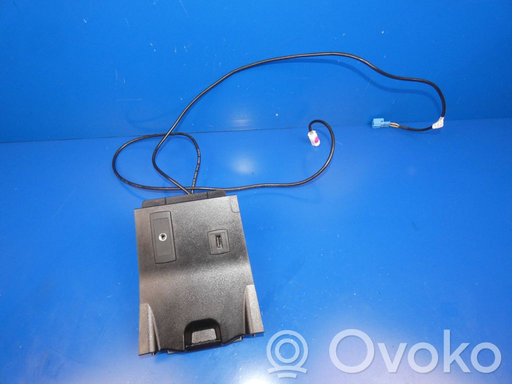 Mercedes-Benz B W246 W242 Gniazdo / Złącze USB 