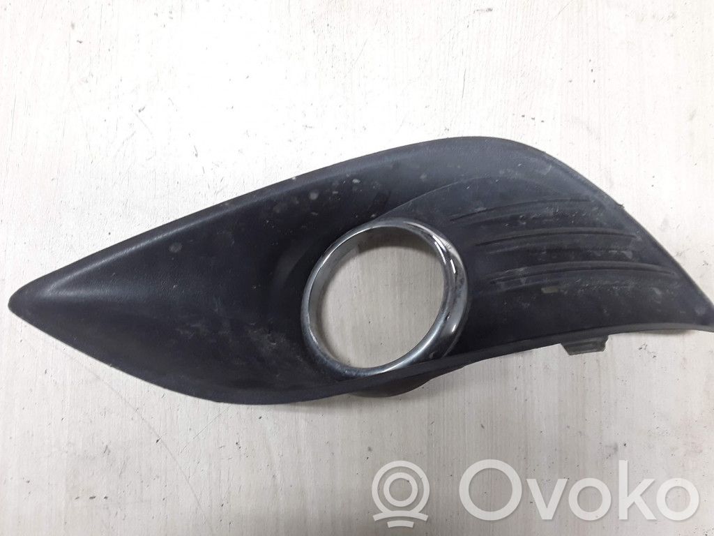 Ford Focus Etusumuvalon ritilä 