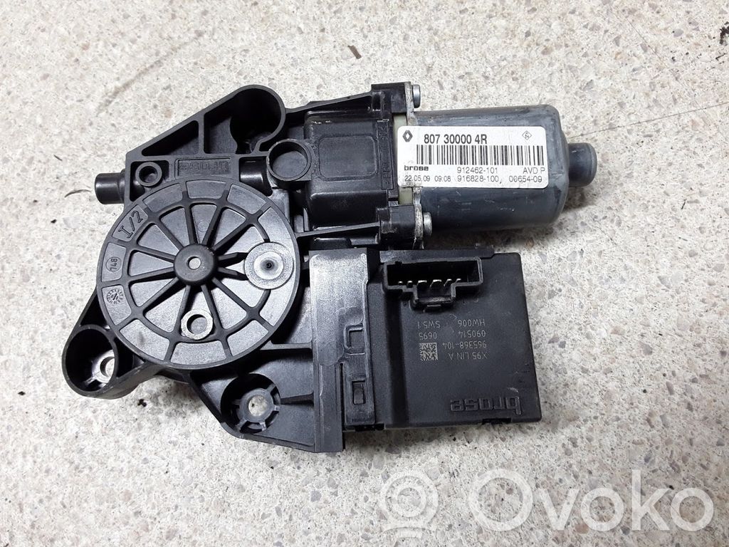 Renault Megane III Front door window regulator motor 
