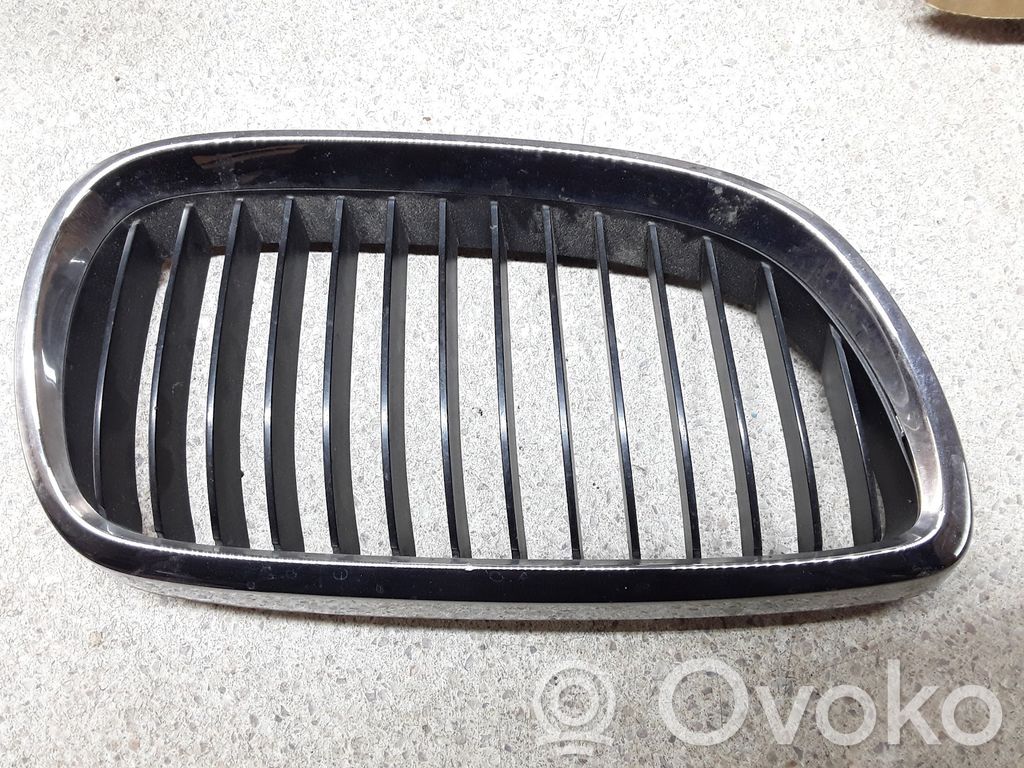 BMW 3 E92 E93 Grotelės viršutinės 