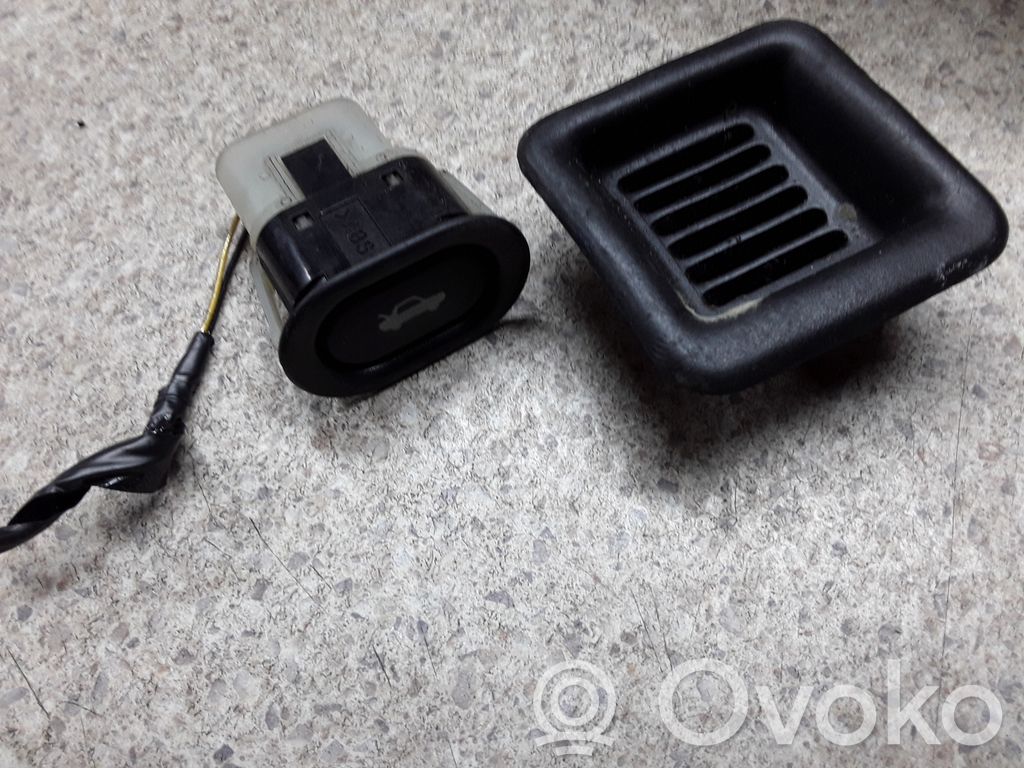 Saab 9-5 Tailgate opening switch 