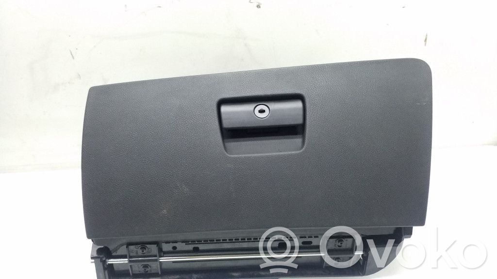 BMW 3 E90 E91 Daiktadėžė 