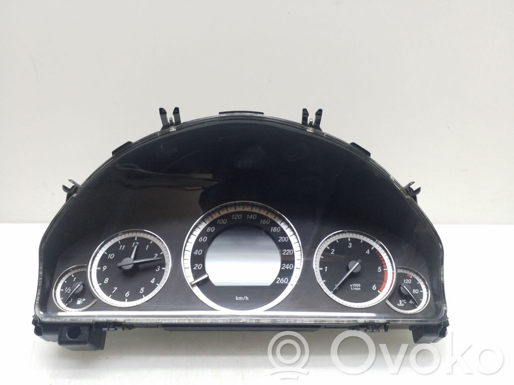 Mercedes-Benz E W212 Licznik / Prędkościomierz 