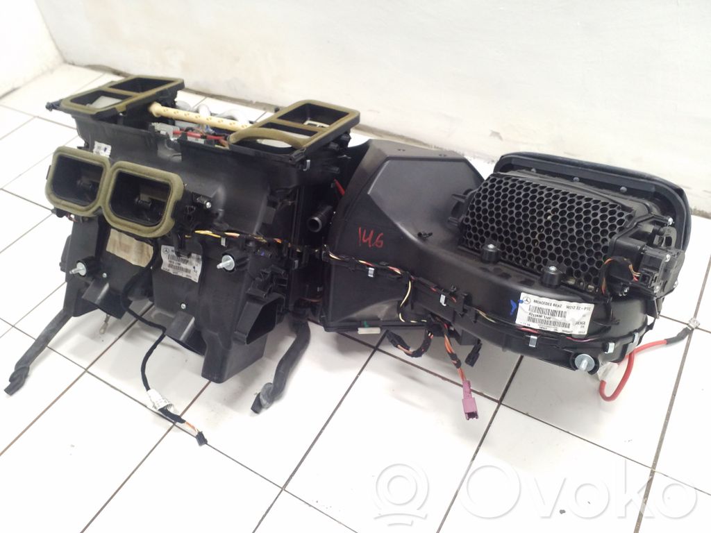 Montaje de la caja de climatización interior   A2128301760,A2048300461