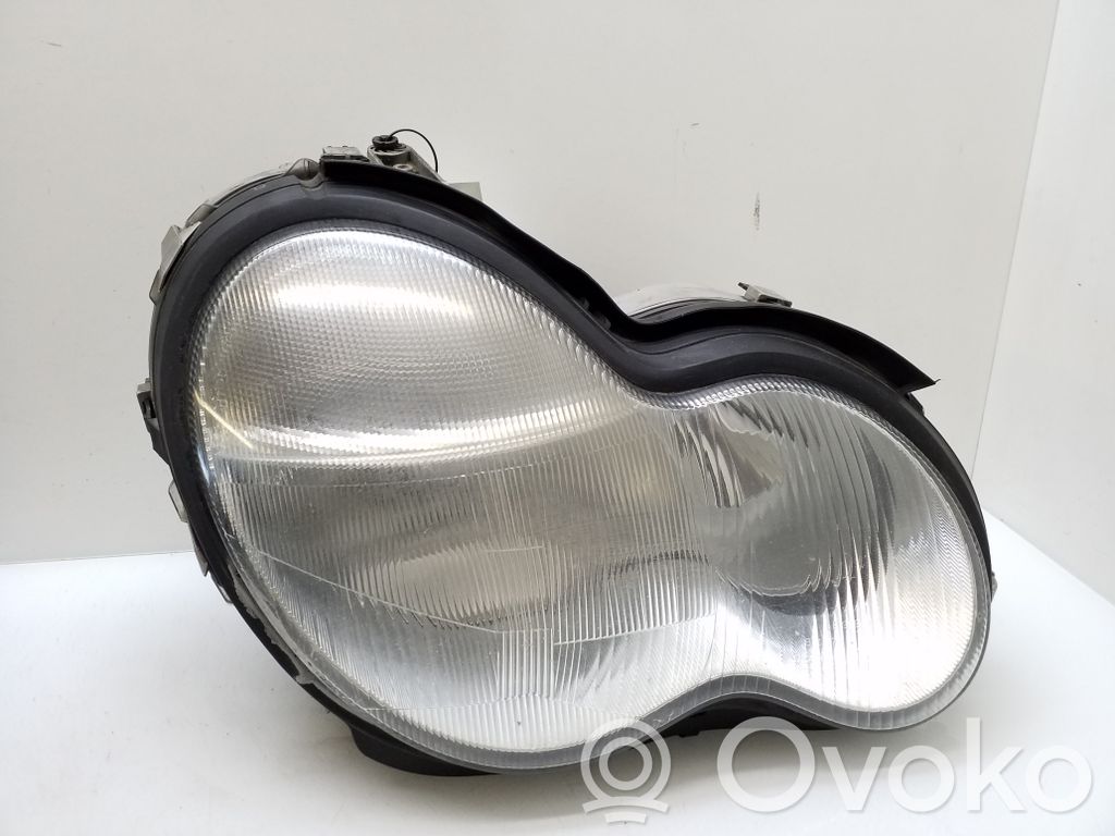 Mercedes-Benz C W203 Lampa przednia 