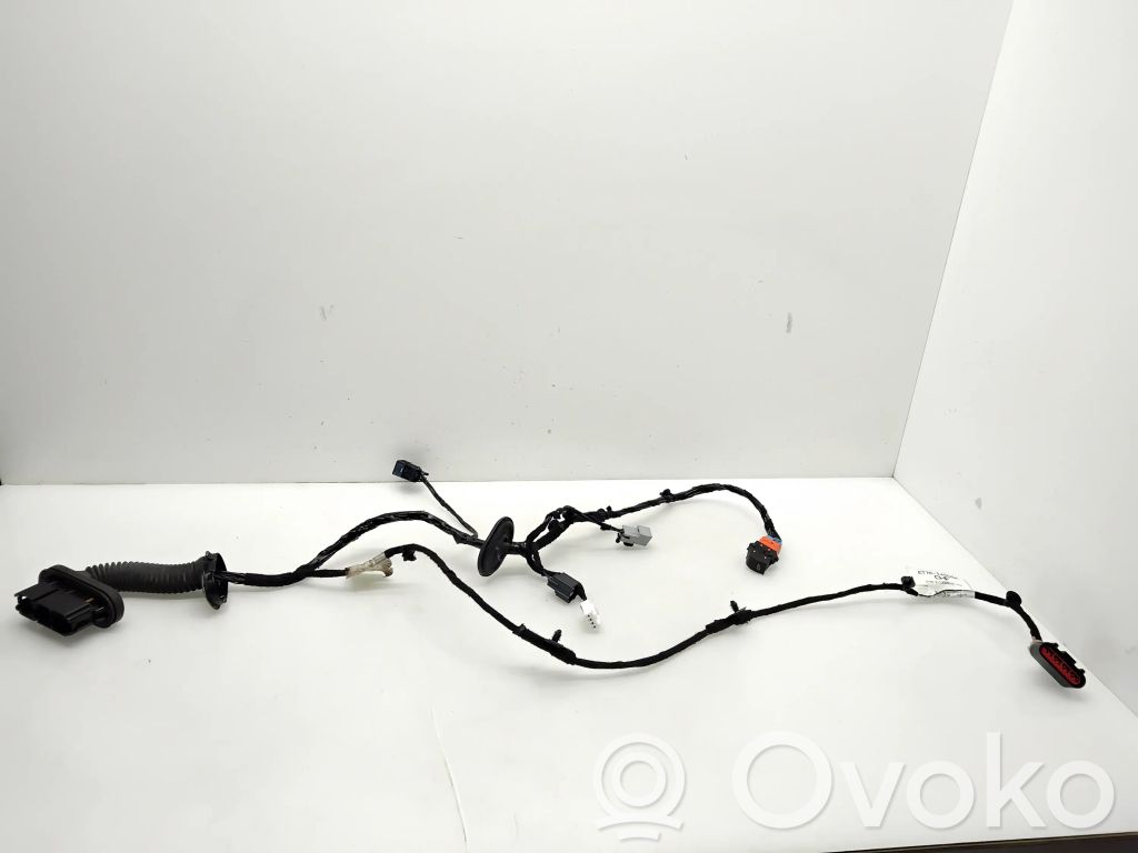 Ford Transit Courier Cableado de puerta delantera 