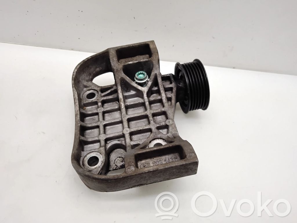 Volkswagen Touareg I Suport generator/alternator 