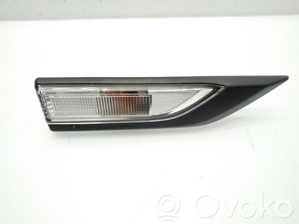 Volkswagen Caddy Semnalizator bară față 