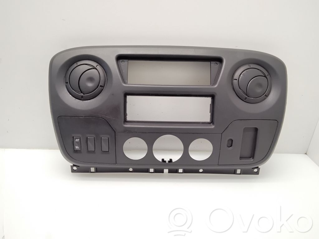 Renault Master III Radio/GPS head unit trim 