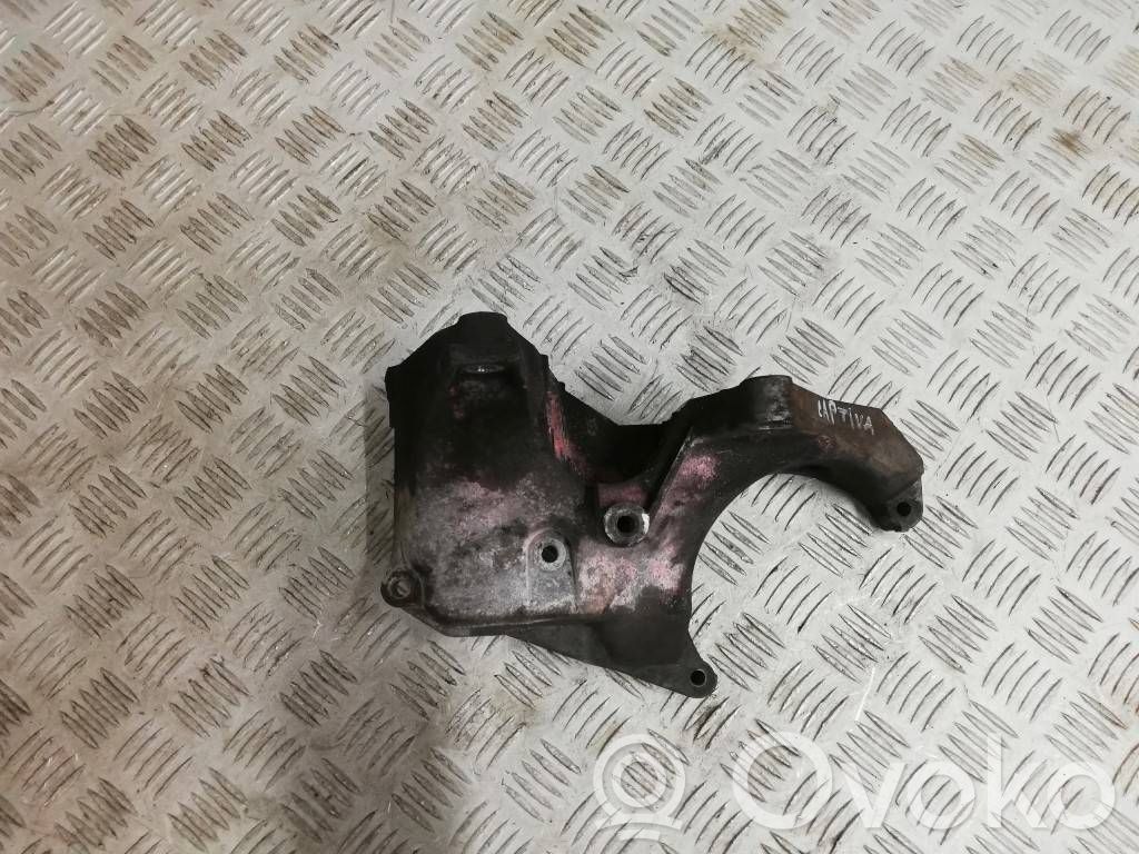 Chevrolet Captiva Engine mounting bracket 
