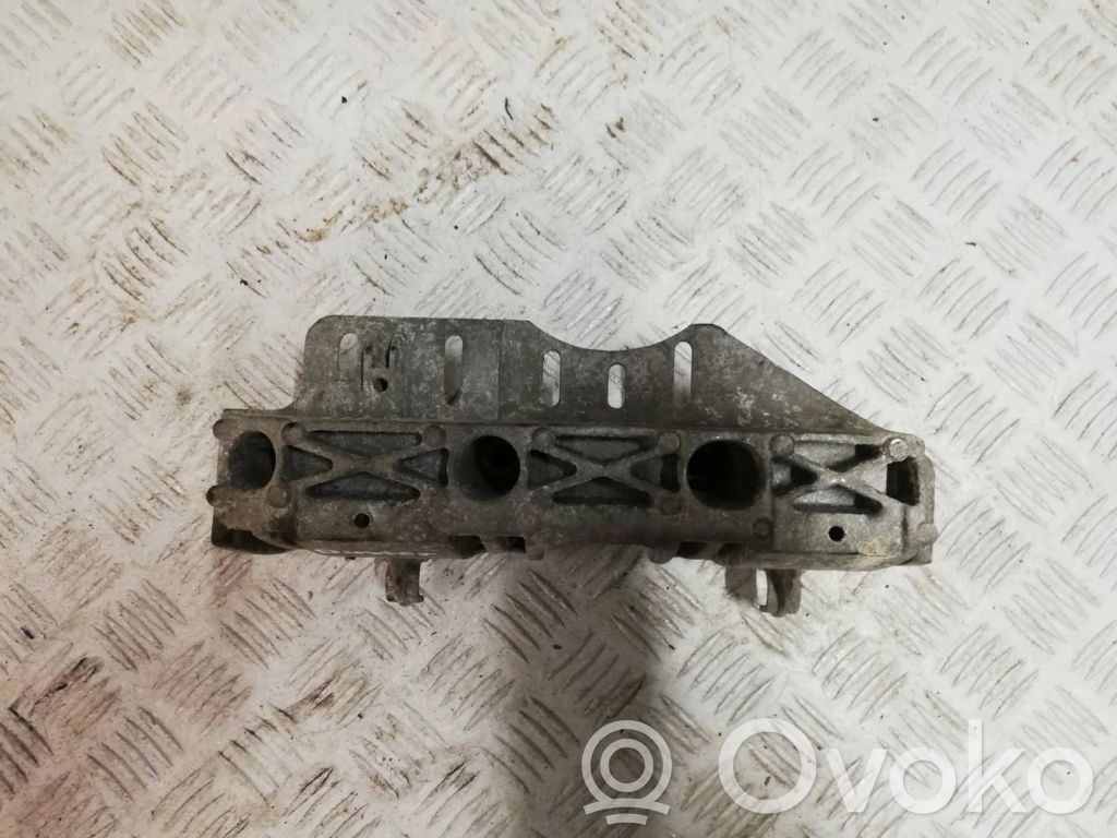 Dacia Duster Engine mounting bracket 