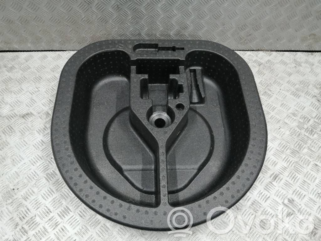 Ford Focus Tool box 