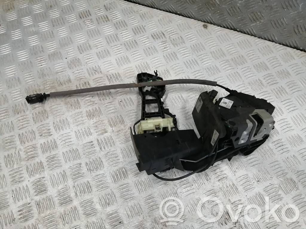 Ford Focus Priekšpusē slēdzene 
