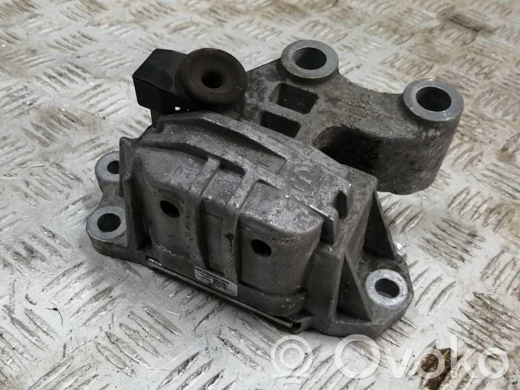 Fiat 500X Engine mount bracket 