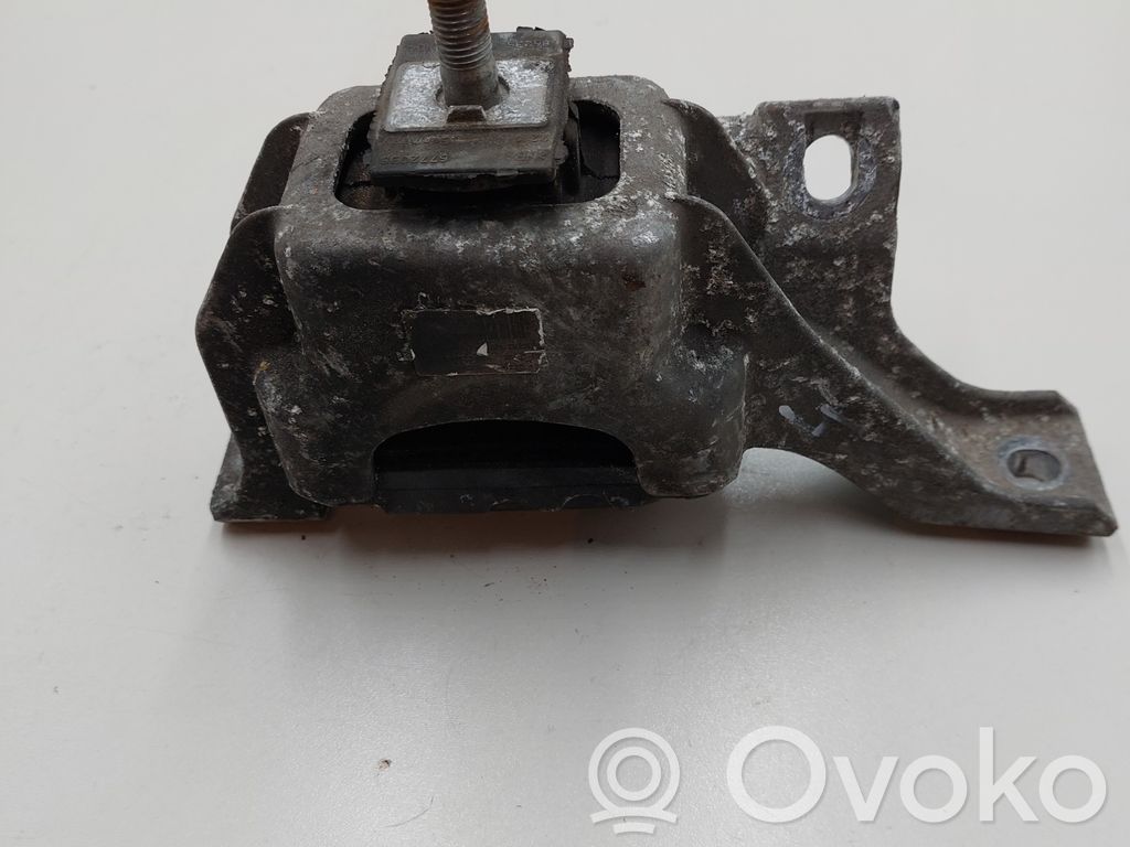 Engine mount bracket   G2005006