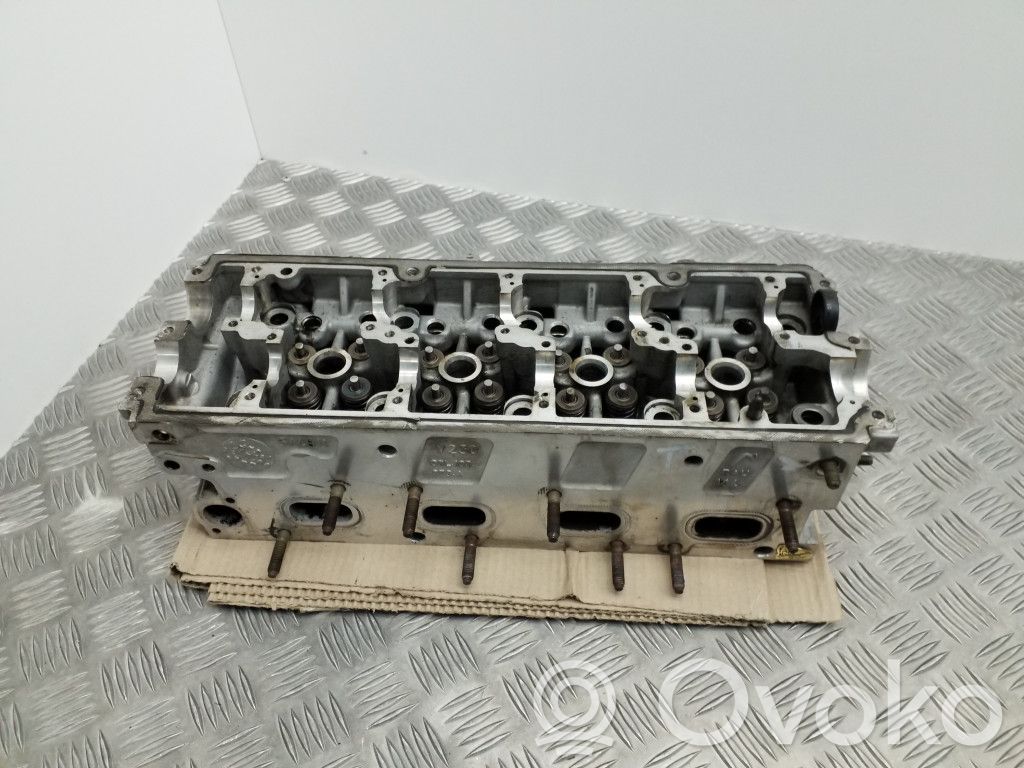Volkswagen PASSAT B7 Engine head 