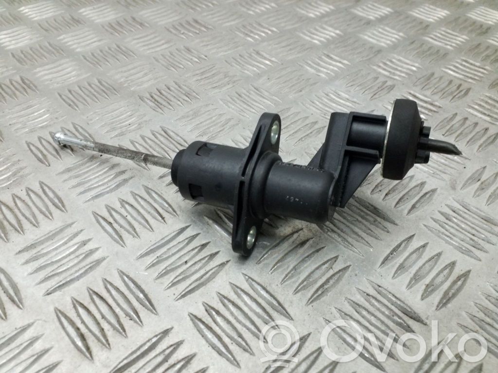 Audi A4 S4 B7 8E 8H Kytkimen pääsylinteri 