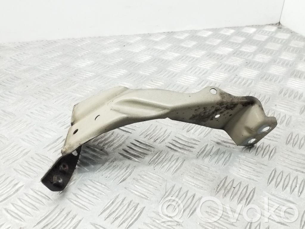 Seat Exeo (3R) Fender mounting bracket 