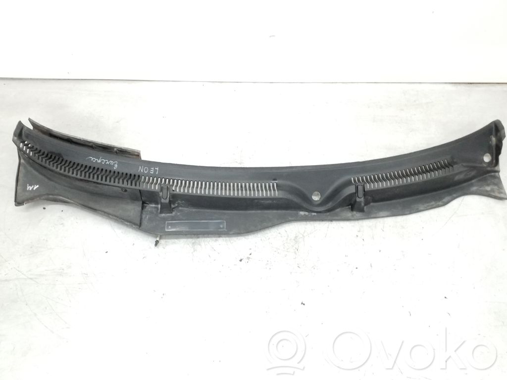 Seat Leon (1M) Wiper trim 