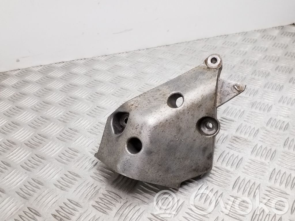 Skoda Fabia Mk1 (6Y) Engine mounting bracket 