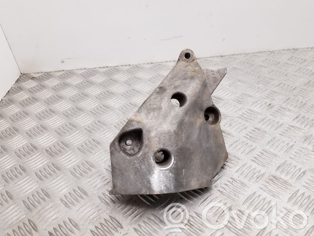 Volkswagen Polo Engine mounting bracket 