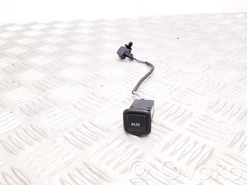 Audi A6 S6 C7 4G AUX-pistokeliitin 
