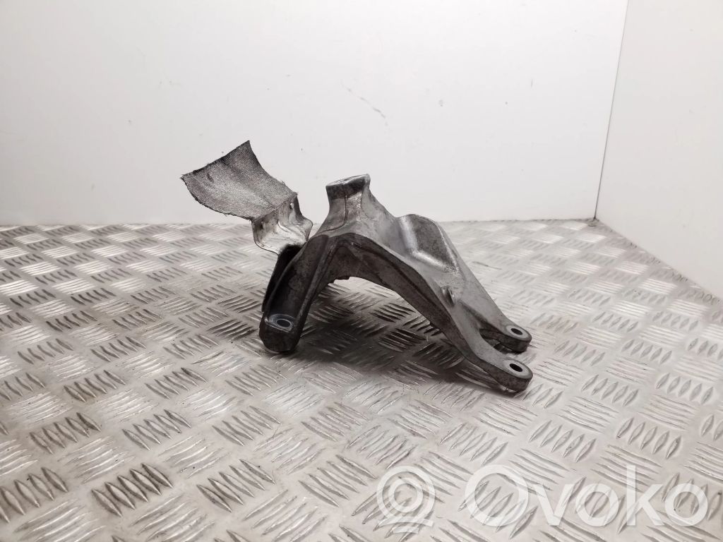 Audi A4 S4 B9 Engine mounting bracket 