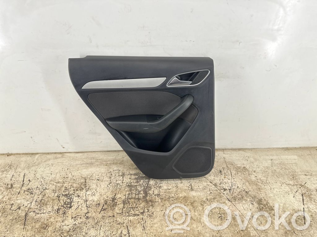 Audi Q3 8U Moldura del tarjetero de la puerta trasera 