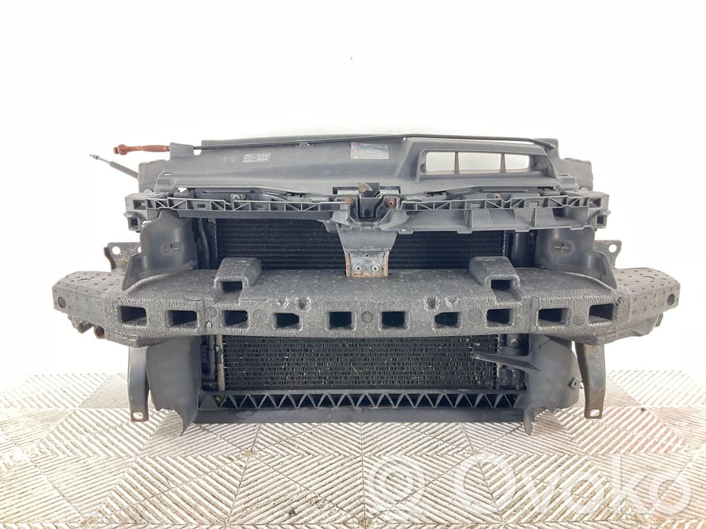 Volkswagen Scirocco Pas przedni 