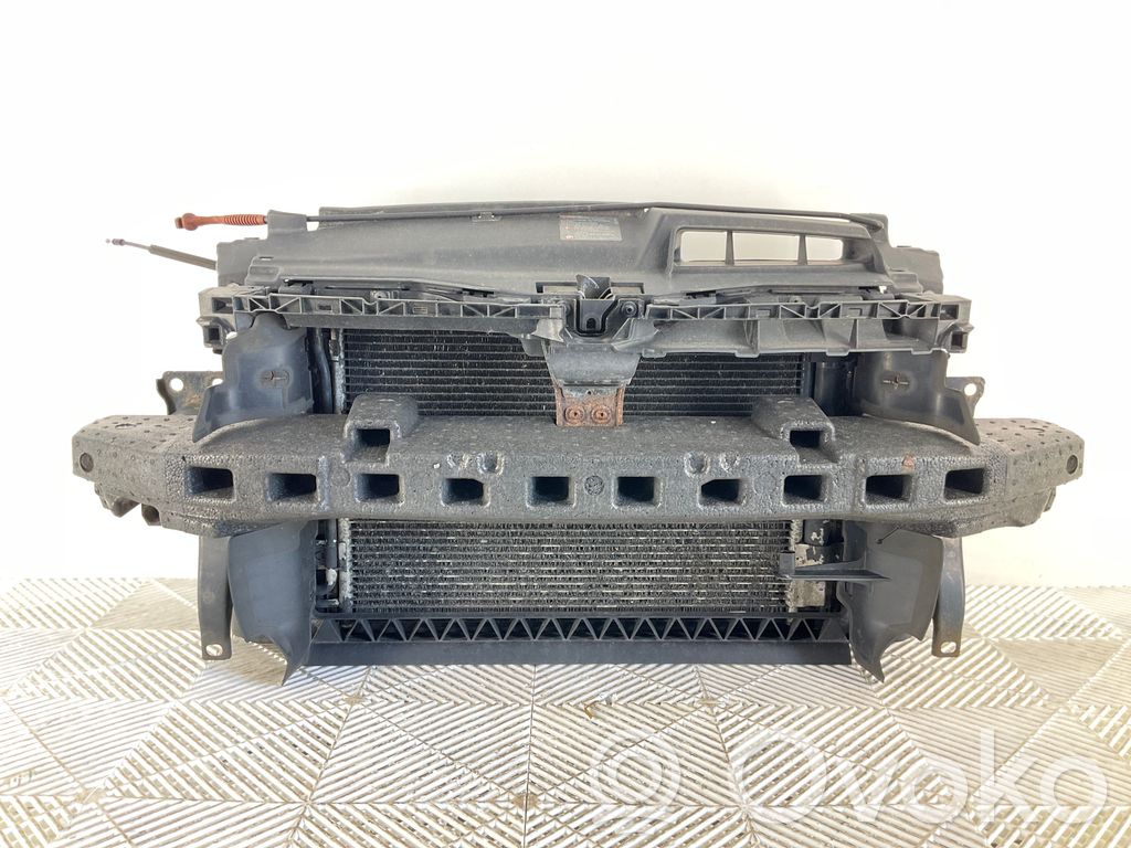 Volkswagen Scirocco Pas przedni 