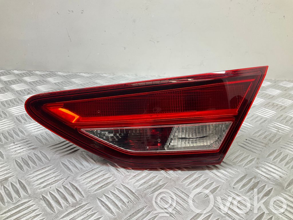 Lampy tylnej klapy bagażnika   5F0945094F