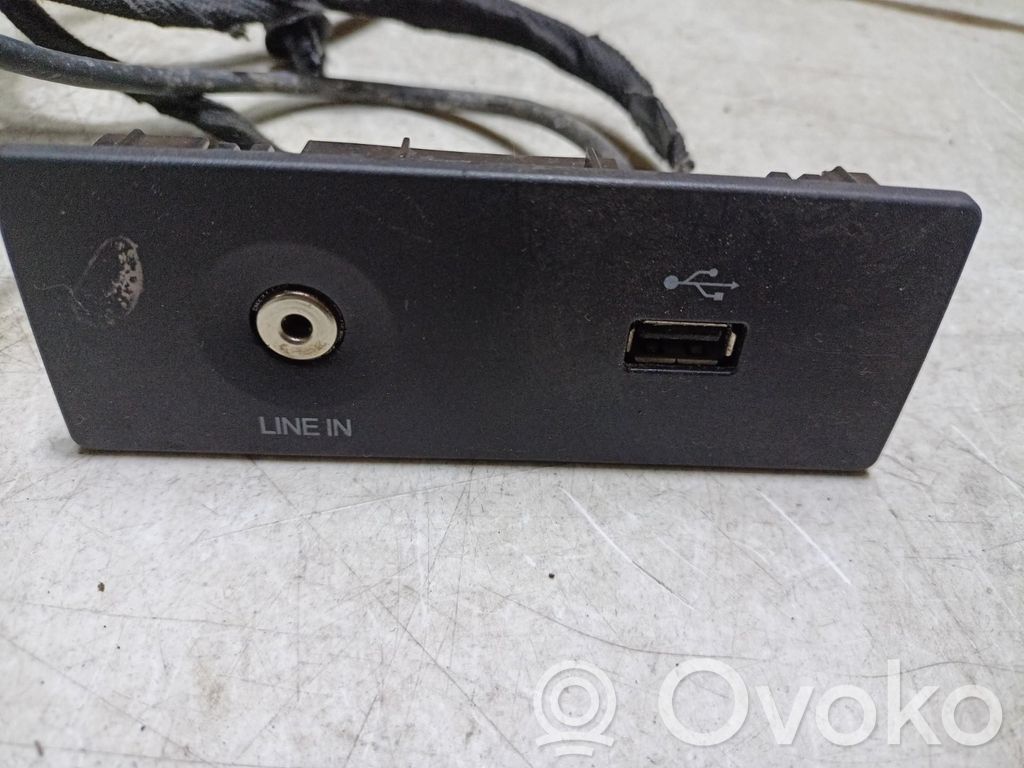 Enchufe conector USB   EG9T14B079AAB
