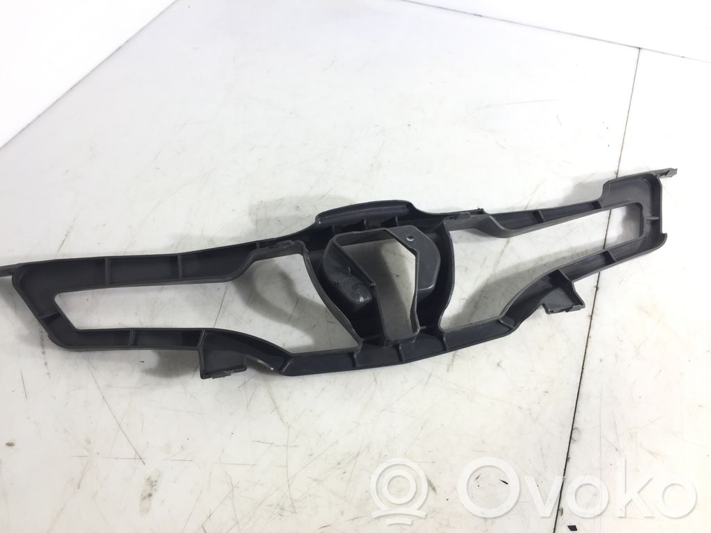 Renault Clio IV Front bumper upper radiator grill 