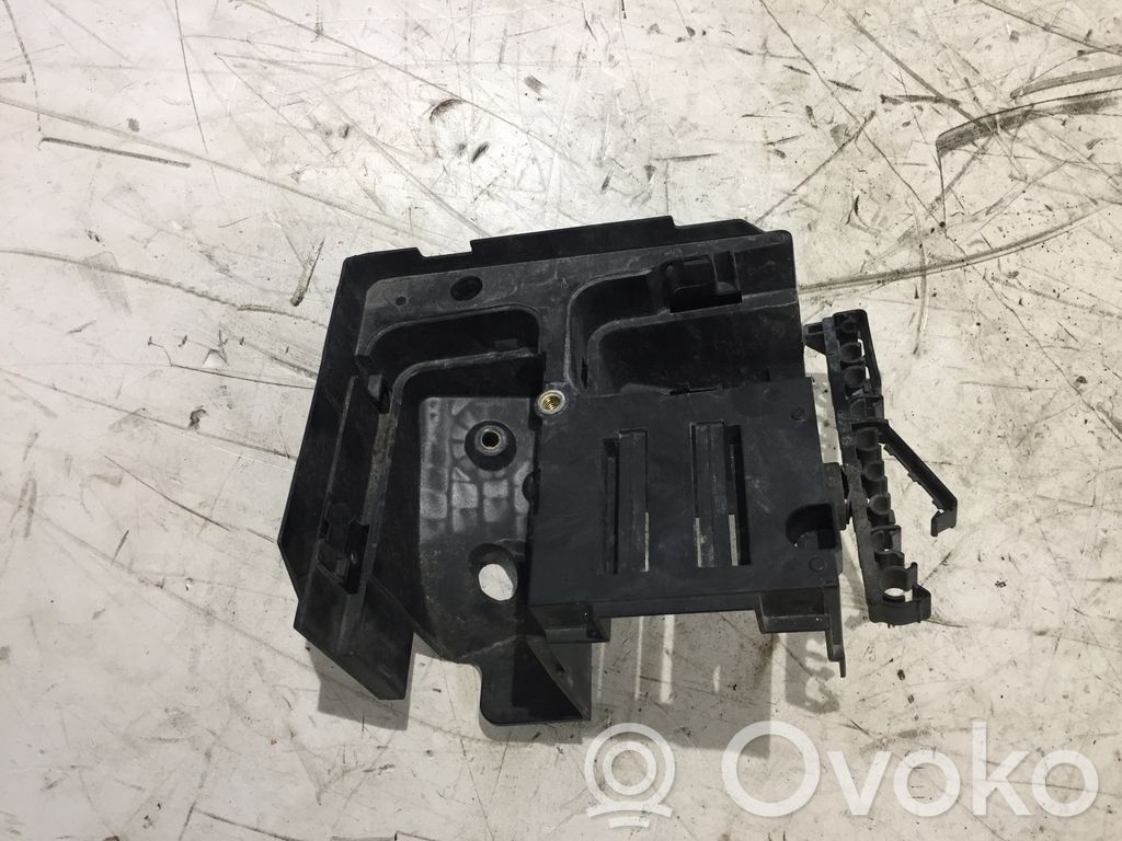 Volkswagen Touran I Muu moottoritilan osa 
