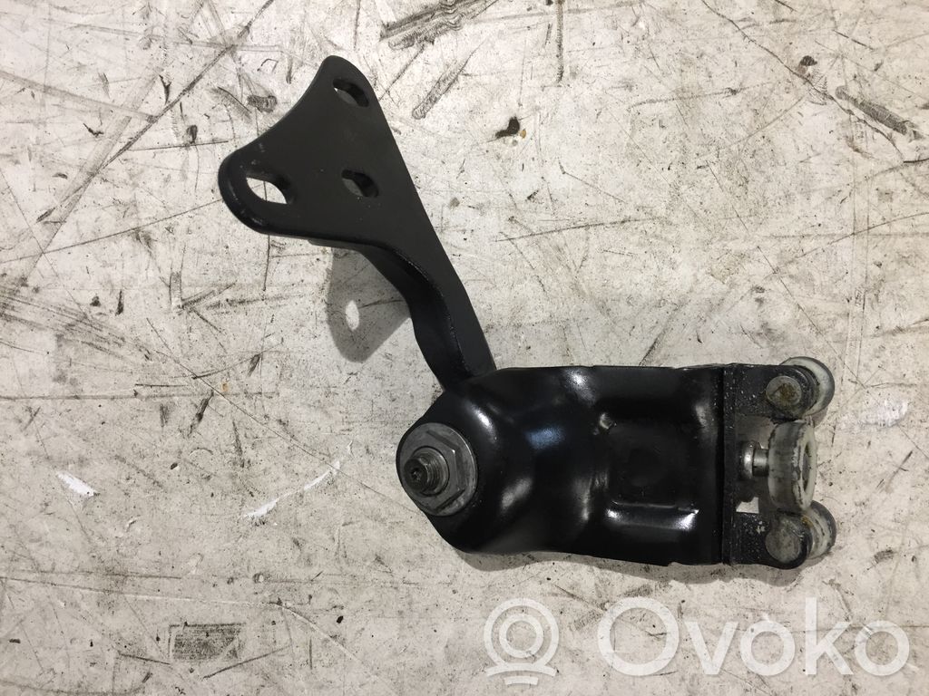 Sliding door upper roller guide/hinge   BK31V25028AD