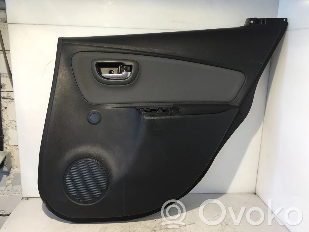 Toyota Yaris Moldura del tarjetero de la puerta trasera 