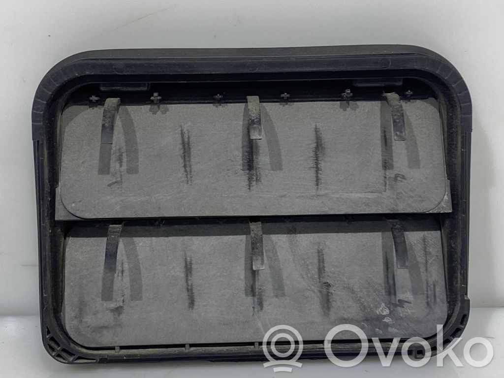 Quarter panel pressure vent   9675506980