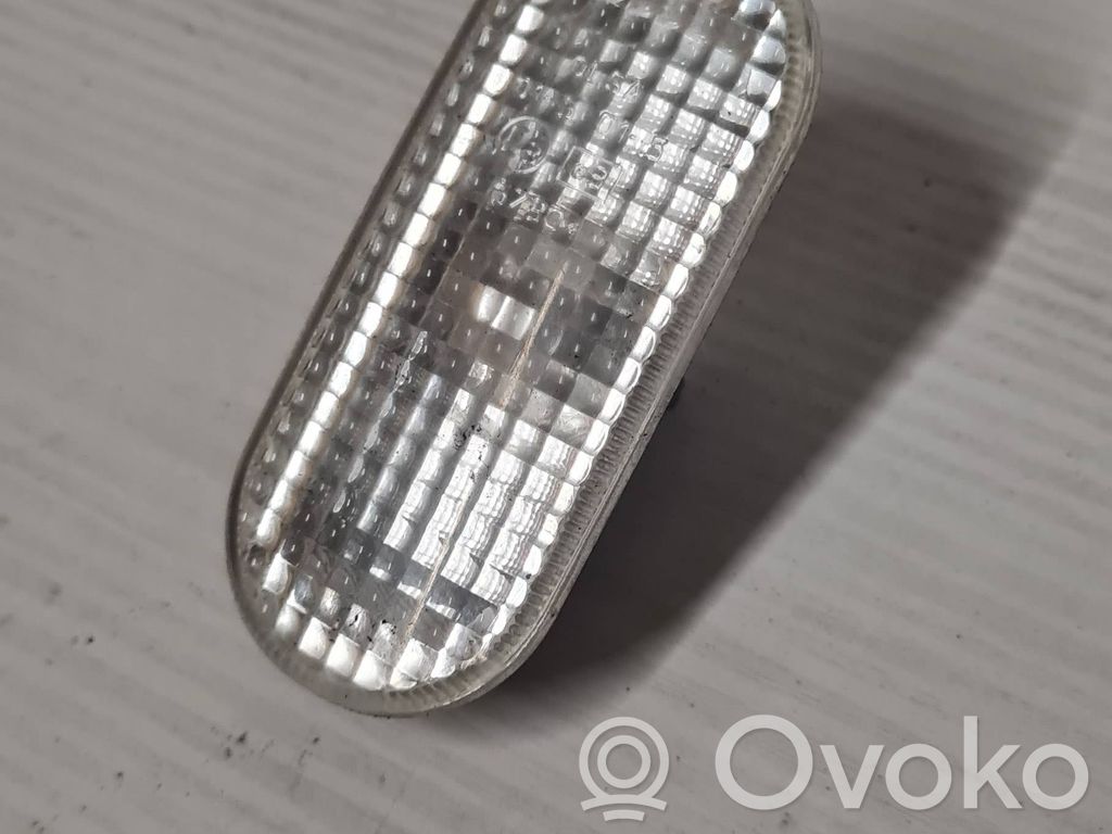 Volkswagen Golf IV Kierunkowskaz błotnika przedniego 