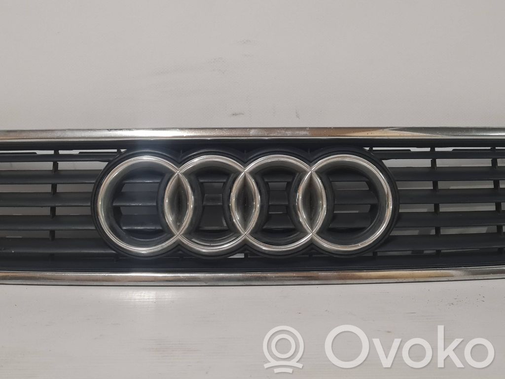 Audi A4 S4 B5 8D Etusäleikkö 