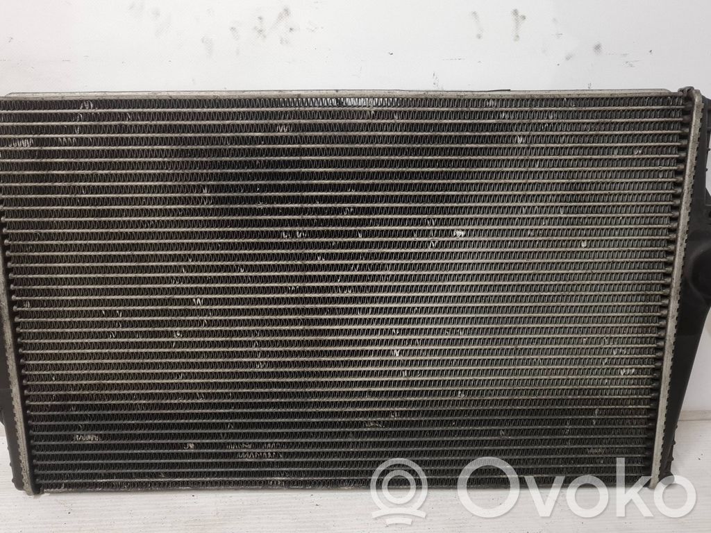 Volvo V70 Interkūlerio radiatorius 