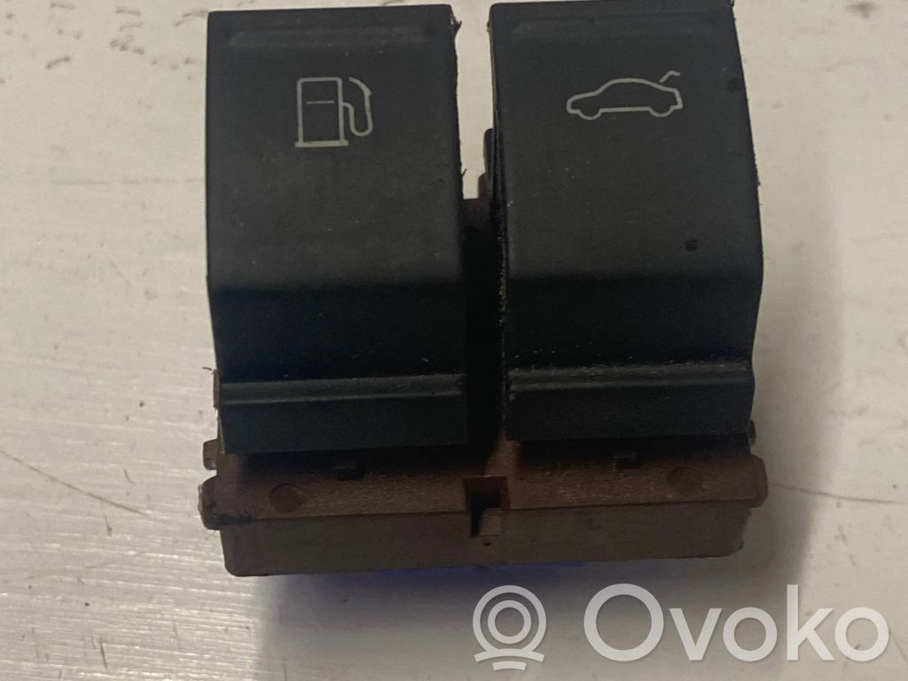 Volkswagen PASSAT B6 Fuel tank opening switch 