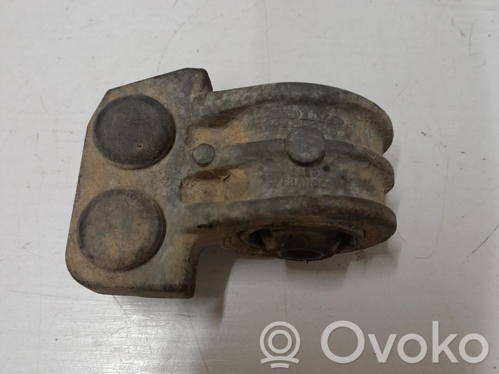 Volvo V70 Engine mount bracket 