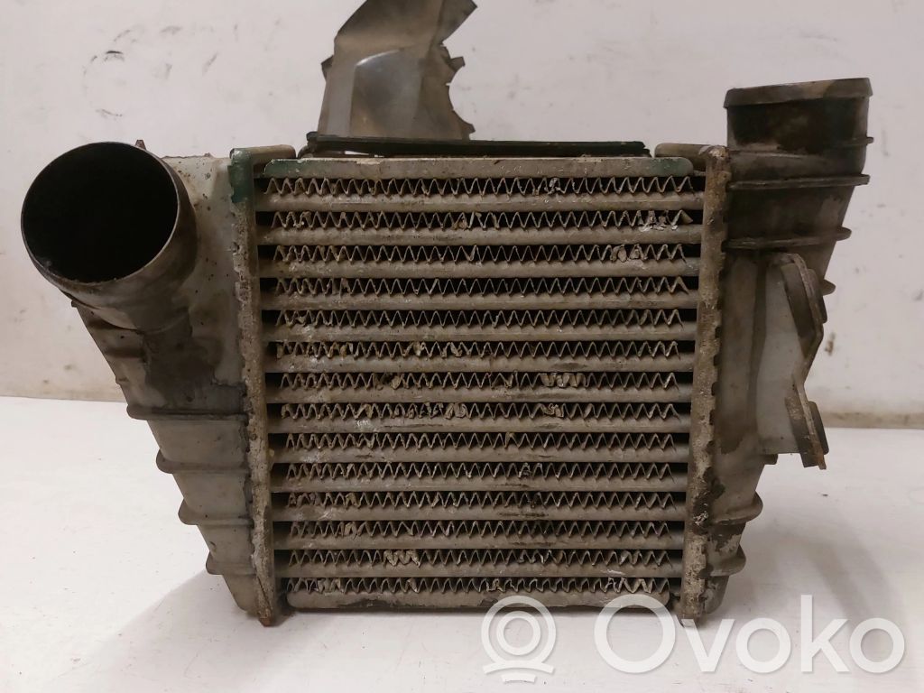 Volkswagen Golf IV Interkūlerio radiatorius 