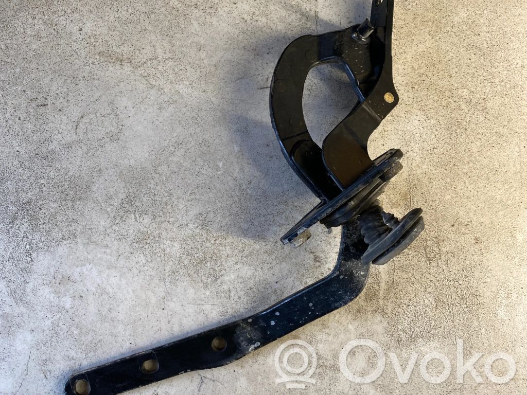 Volvo XC70 Tailgate/trunk/boot hinge 