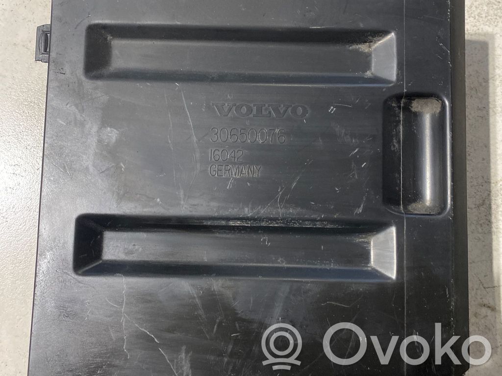Volvo V50 Air filter box 