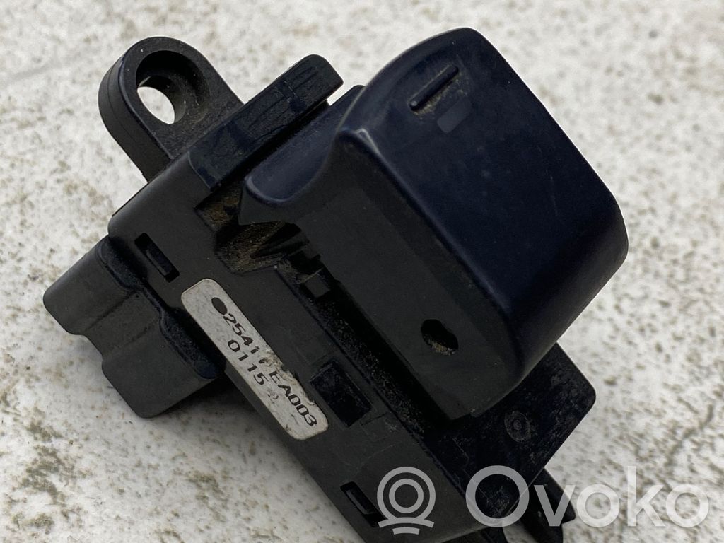 Nissan Pathfinder R51 Electric window control switch 