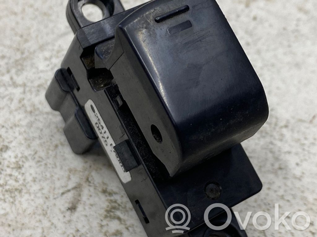 Nissan Pathfinder R51 Electric window control switch 