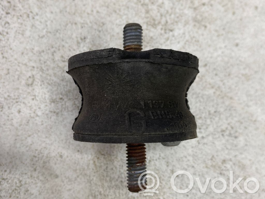 BMW 3 E46 Pārnesumkārbas spilvens 